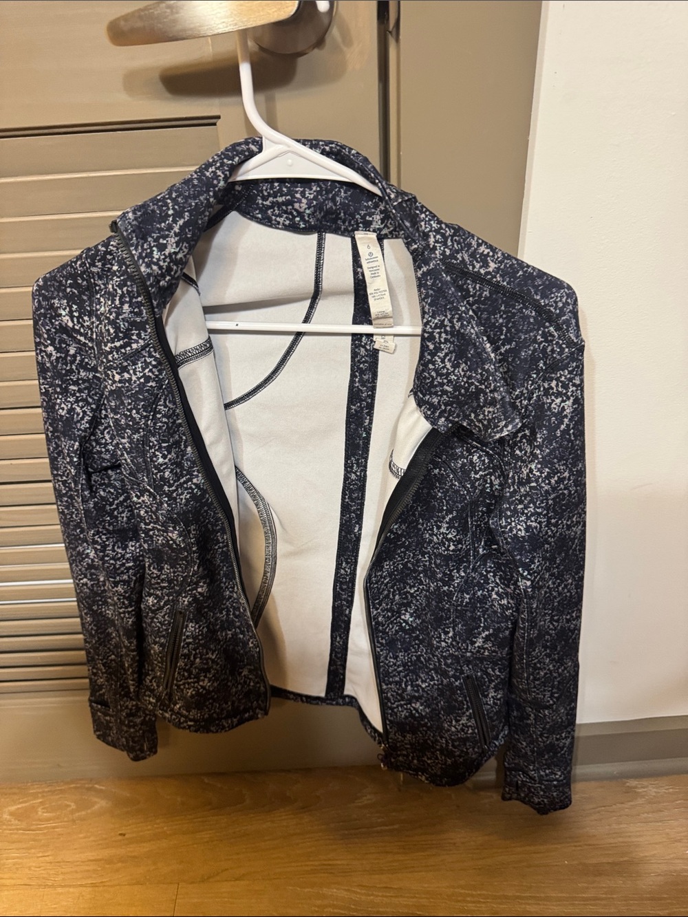 Lululemon size 6